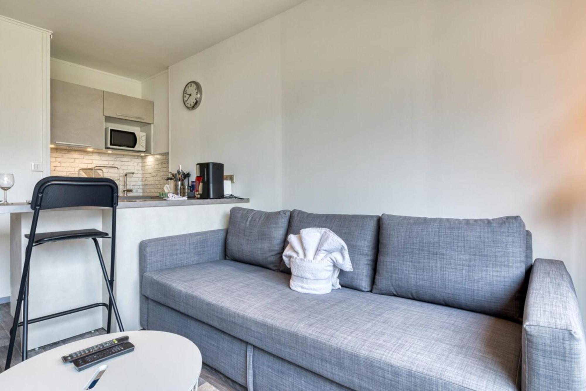 Olivia Studio Avec Place De Parking Ruan Exterior foto