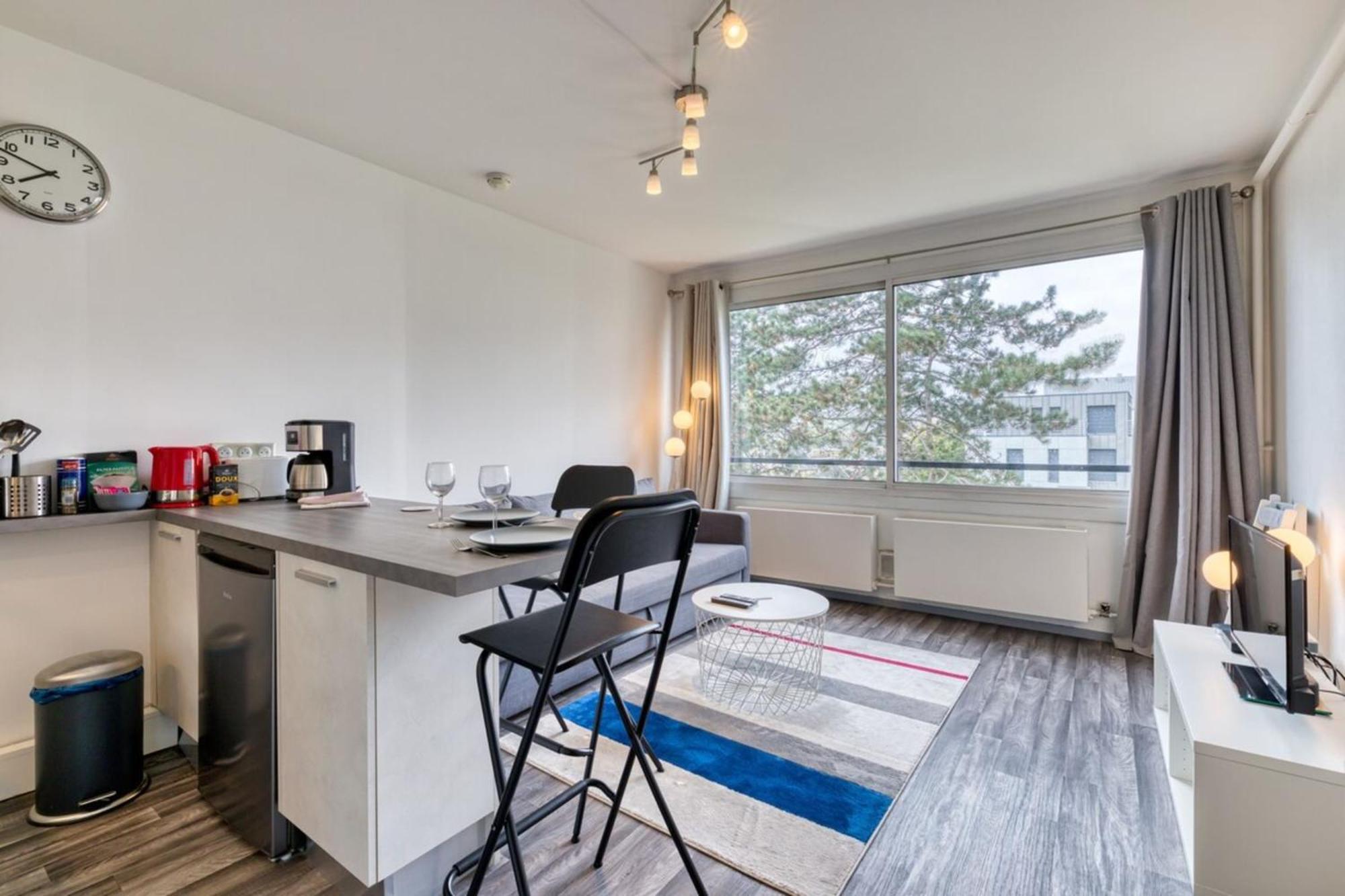 Olivia Studio Avec Place De Parking Ruan Exterior foto